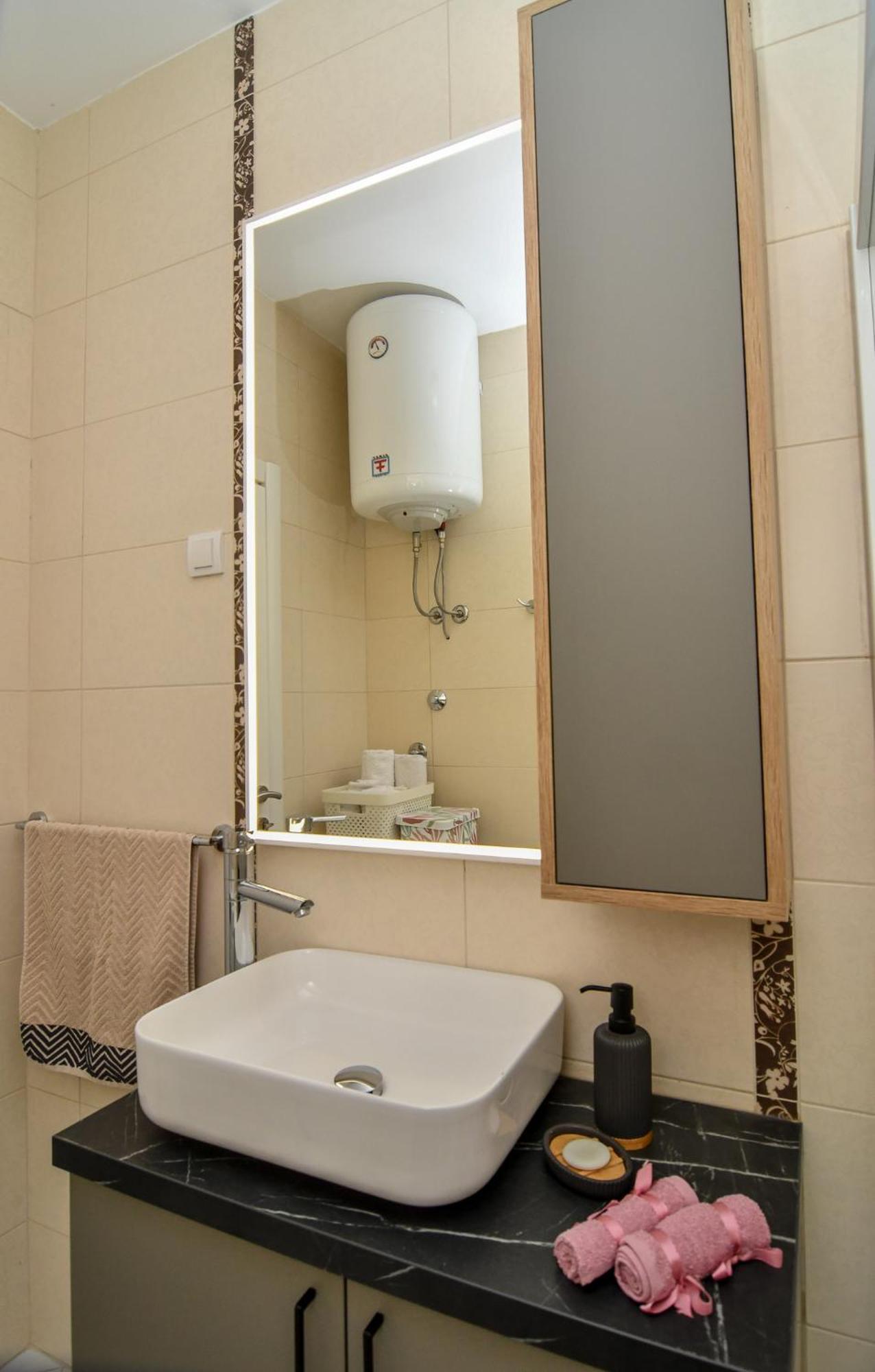 Moderan Dvosoban Stan Apartament *